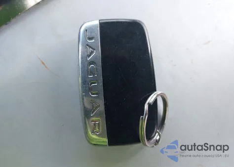 2017 Jaguar Xe z USA, uszkodzony, nr VIN SAJAK4BV7HA946036